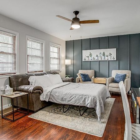 Chic Home With Huge Grassy Yard 7 Mins To Arrowhead Stadium インディペンデンス エクステリア 写真