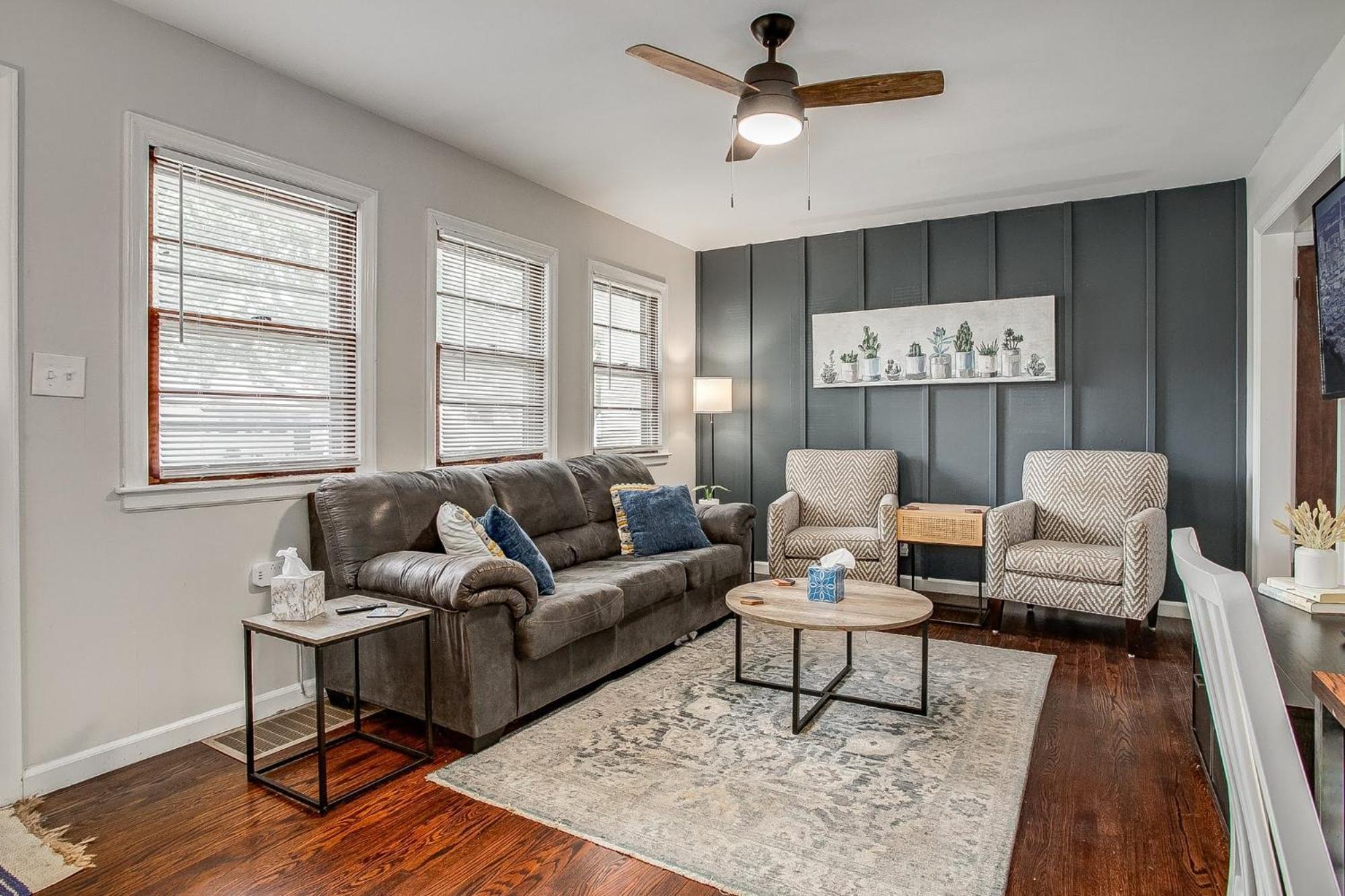 Chic Home With Huge Grassy Yard 7 Mins To Arrowhead Stadium インディペンデンス エクステリア 写真