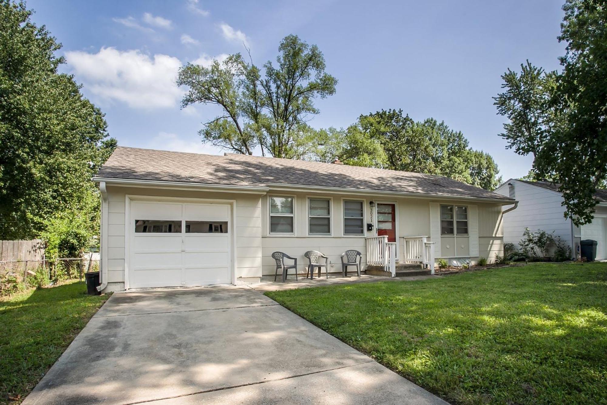 Chic Home With Huge Grassy Yard 7 Mins To Arrowhead Stadium インディペンデンス エクステリア 写真