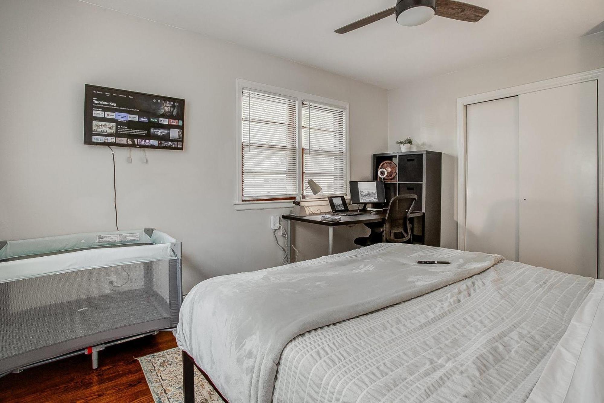 Chic Home With Huge Grassy Yard 7 Mins To Arrowhead Stadium インディペンデンス エクステリア 写真