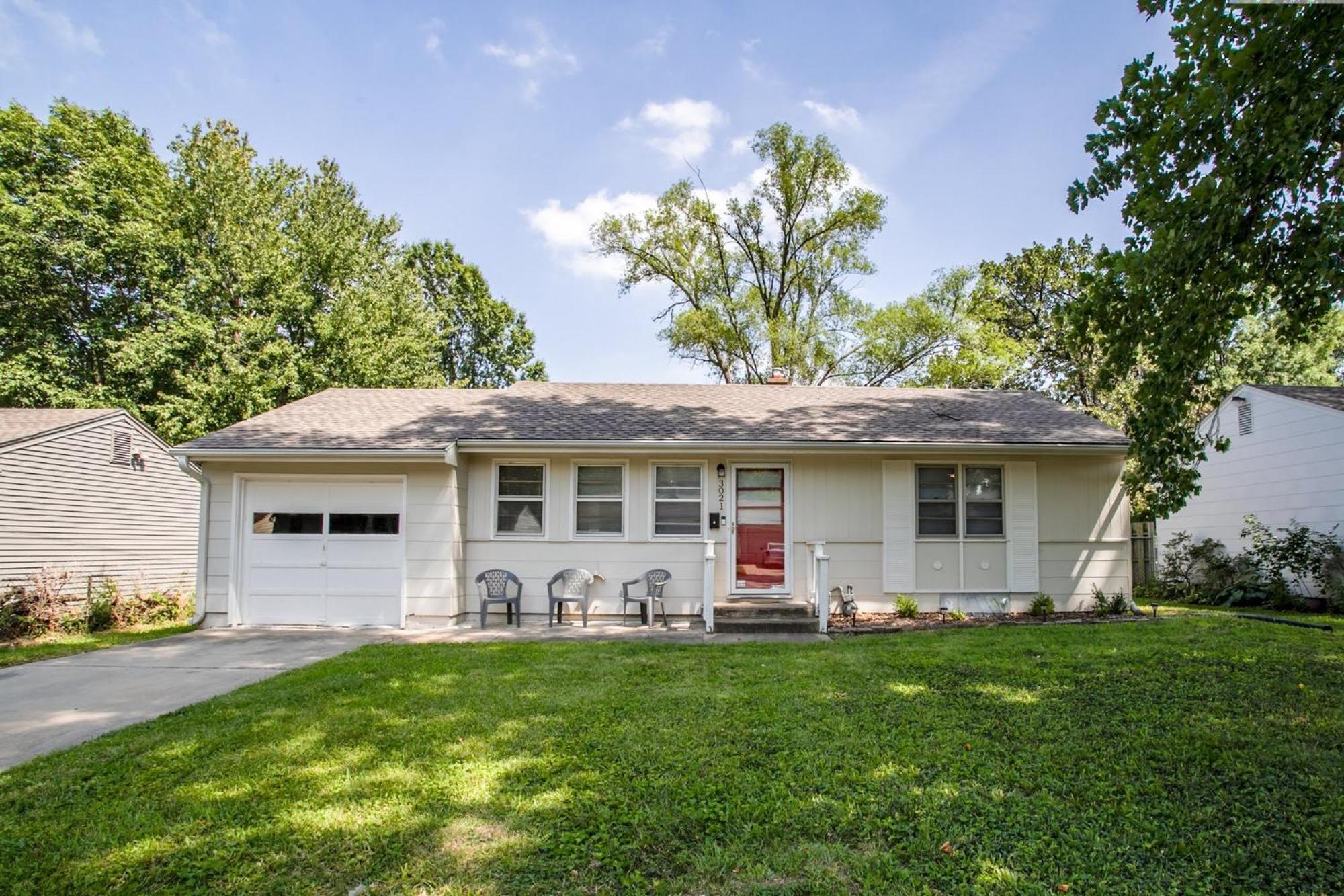 Chic Home With Huge Grassy Yard 7 Mins To Arrowhead Stadium インディペンデンス エクステリア 写真