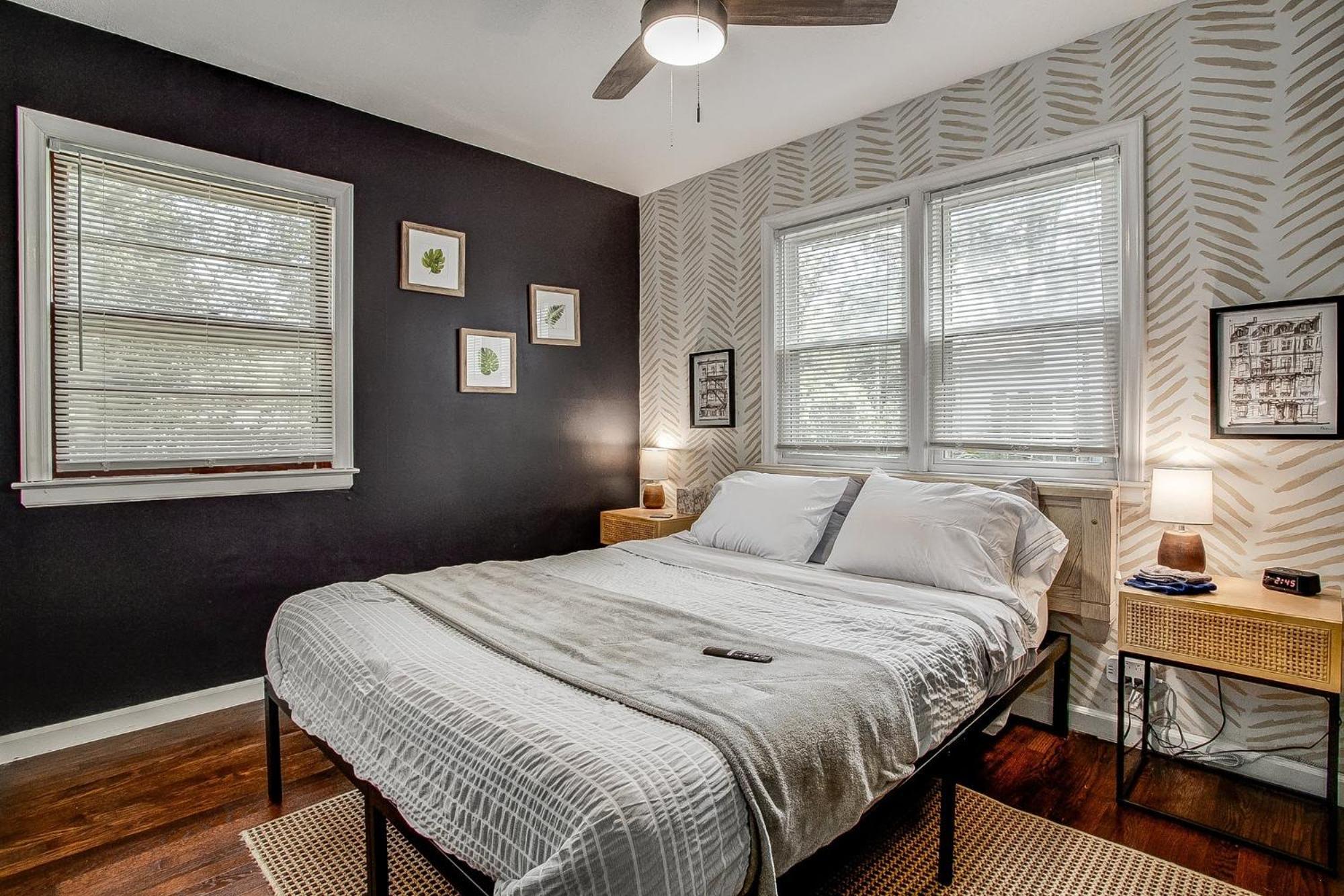 Chic Home With Huge Grassy Yard 7 Mins To Arrowhead Stadium インディペンデンス エクステリア 写真